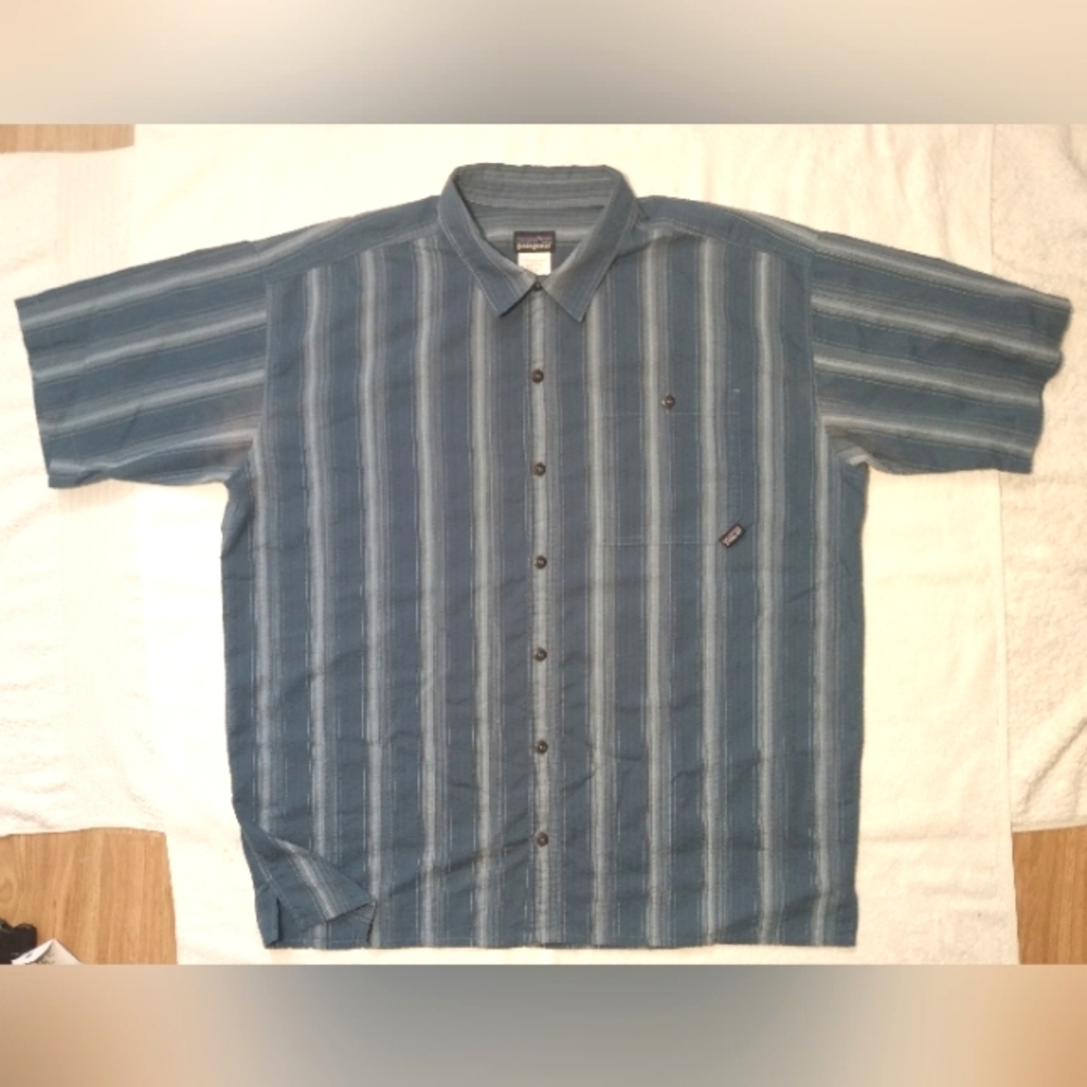 PATAGONIA Summer Light Stripe Seeksucker Blue Short Sleeve Button Up Shirt - XL